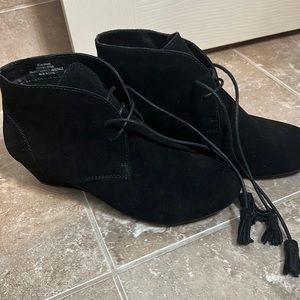 Crown Vintage ankle booties